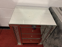 Load image into Gallery viewer, Nysa Accent Table