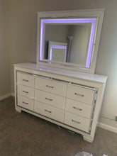 Load image into Gallery viewer, Allura  LED 4 piece White Set
