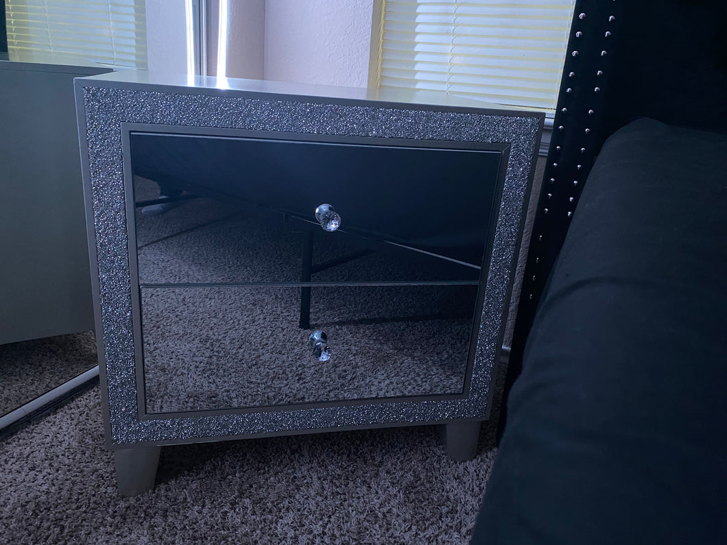 Sliverfluff  Mirrored Nightstand