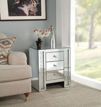 Load image into Gallery viewer, Nysa Accent Table
